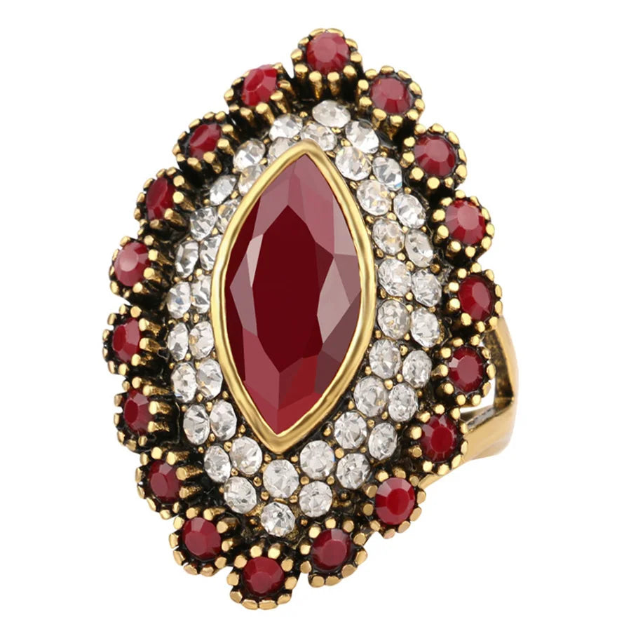 New Fashion Stone Ring Vintage Jewelry Antique Gold Covered With White Crystals