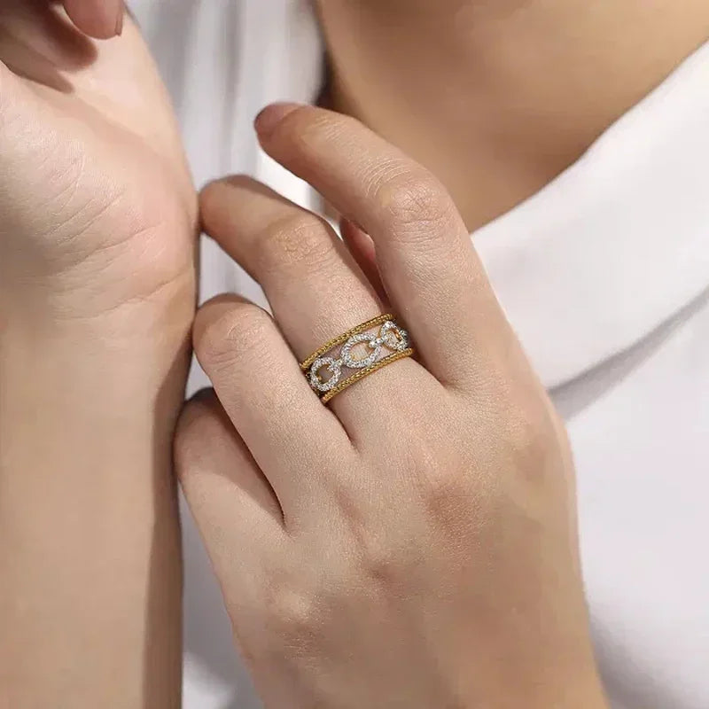 Luxurious Rings with Two-tone Design Gorgeous Hollow-out Finger
