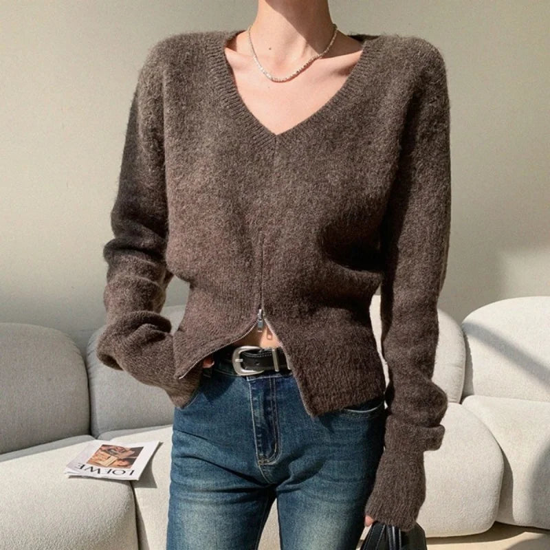 Autumn Fashion With Zipper Hem, Waist-Cinching Slim-Fit Brown V-Neck Long-Sleeved Sweater