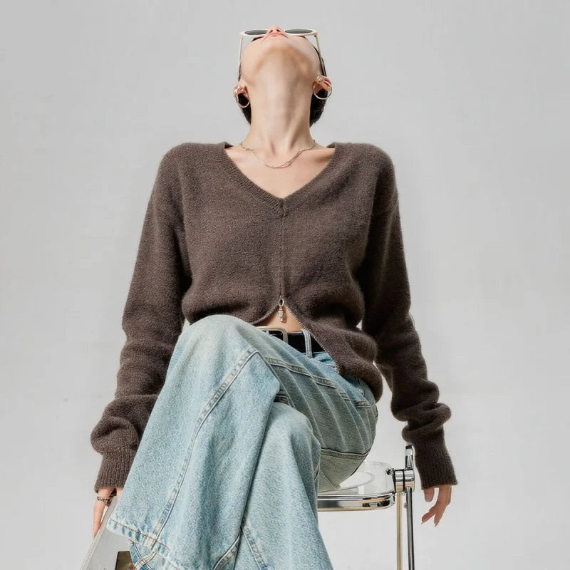Autumn Fashion With Zipper Hem, Waist-Cinching Slim-Fit Brown V-Neck Long-Sleeved Sweater