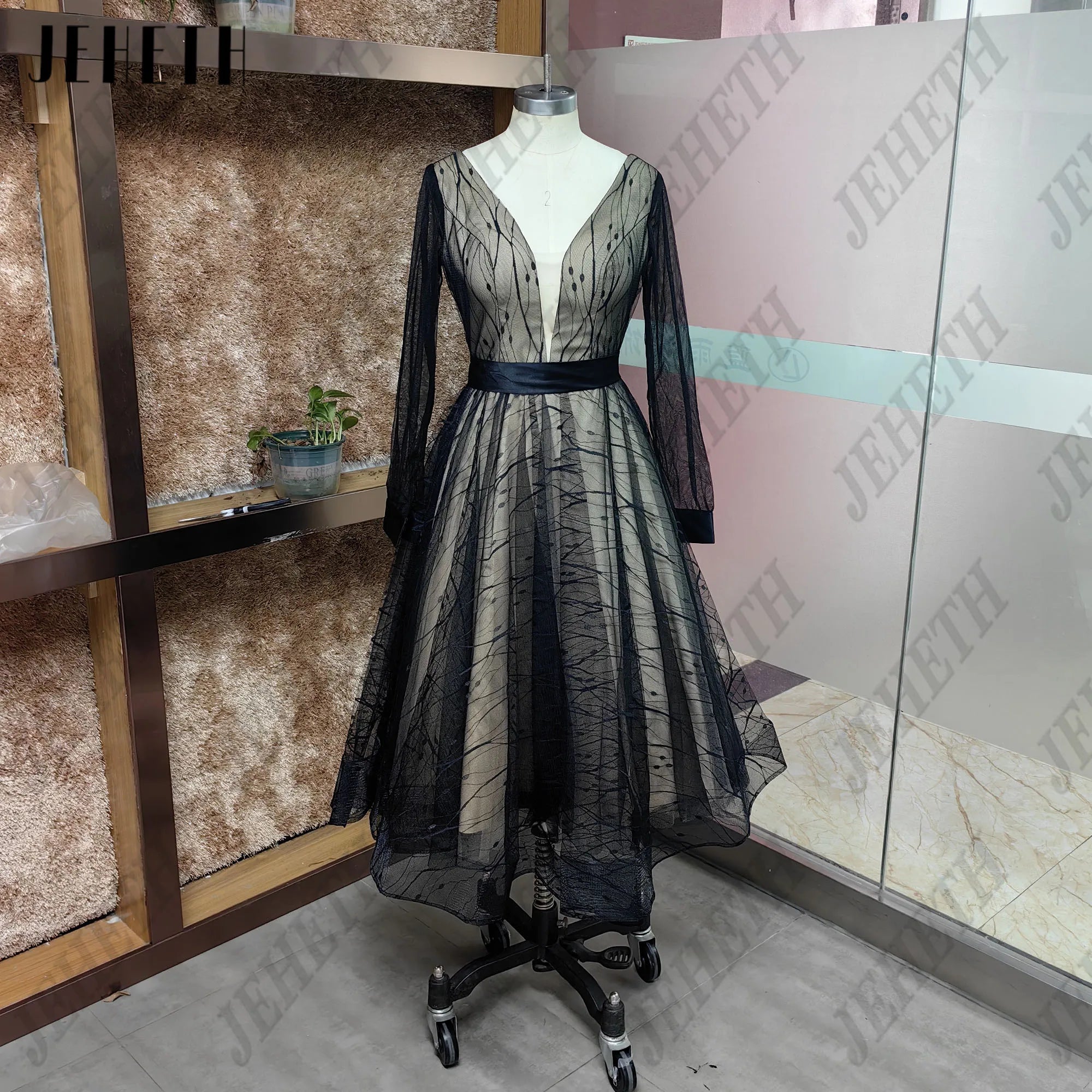 Black Long Sleeves Elegant V-Neck Bow A Line Tulle Prom Dress