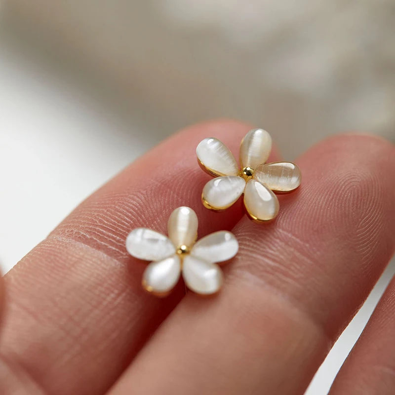 Gorgeous Flower Stud Earrings with Imitation Moonstone