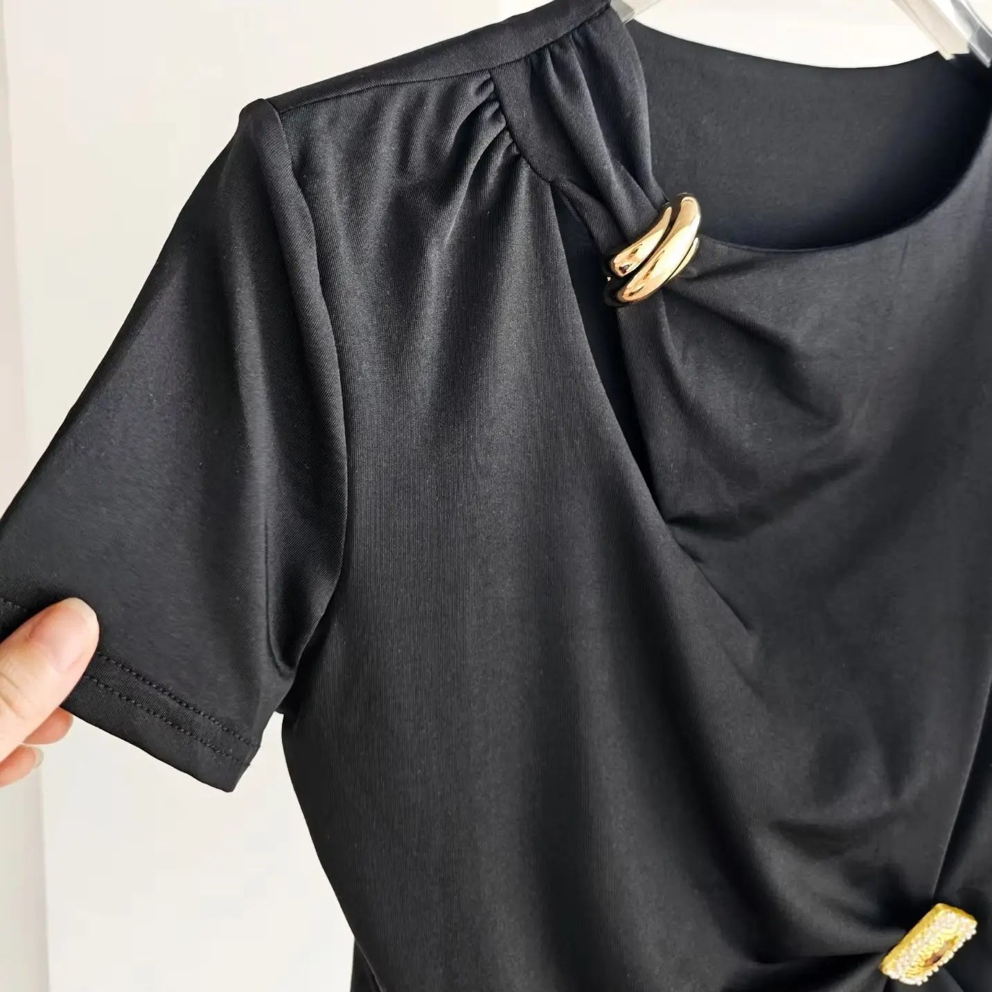 Elegant Metal Buckle Asymmetrical Ruched Slim Fit Tee