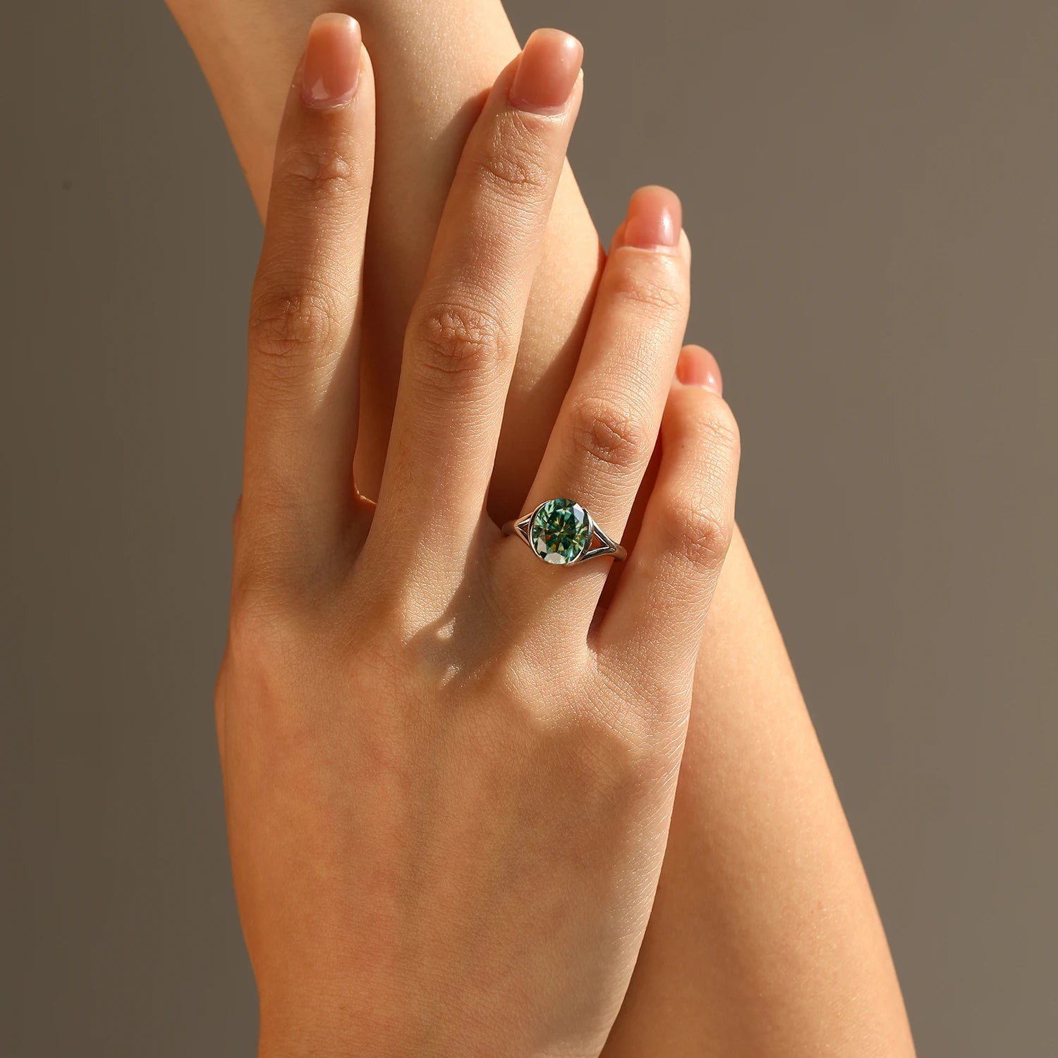 3CT Oval Green D Color Moissanite  925 Sterling Silver Luxury Sparkling Jewelry Lab Diamond  Wedding Rings