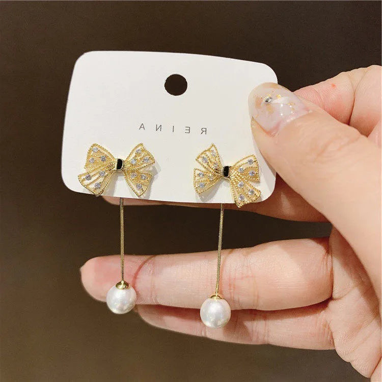 Black Rhinestone “Love” Earrings – Light Luxury Studs for Effortless Elegance