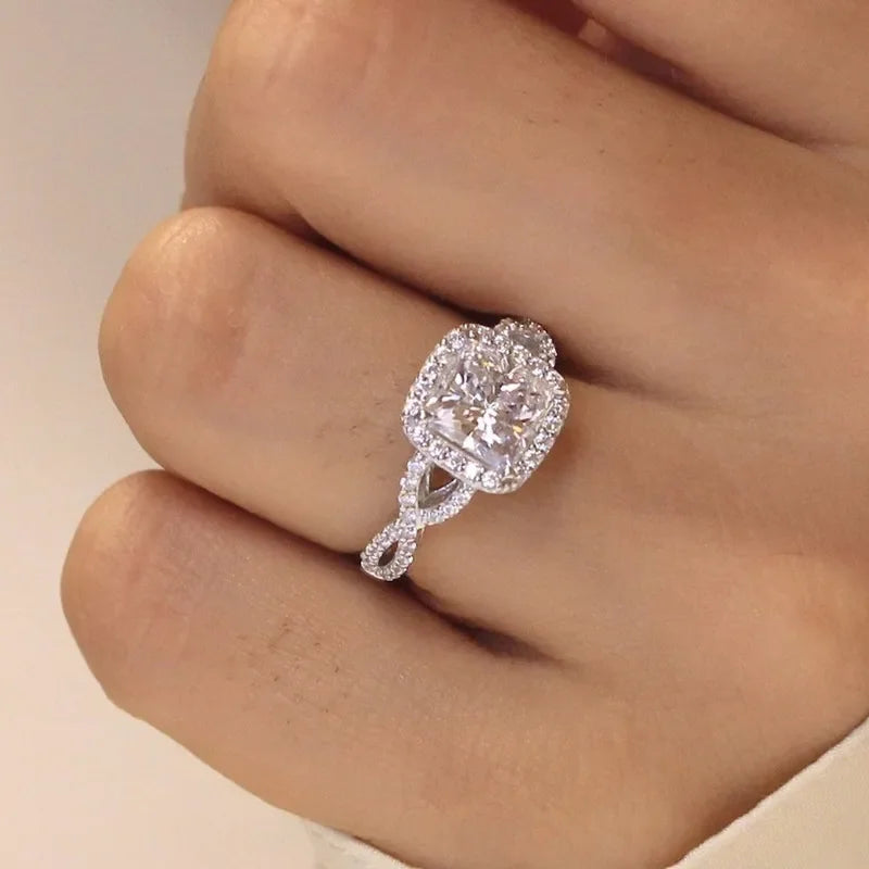 Trendy Women Rings with Brilliant Cubic Zirconia Luxury Engagement Rings