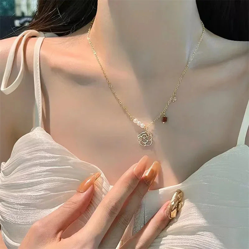 Stereoscopic Stainless Steel Small Peach Heart Golden Necklace