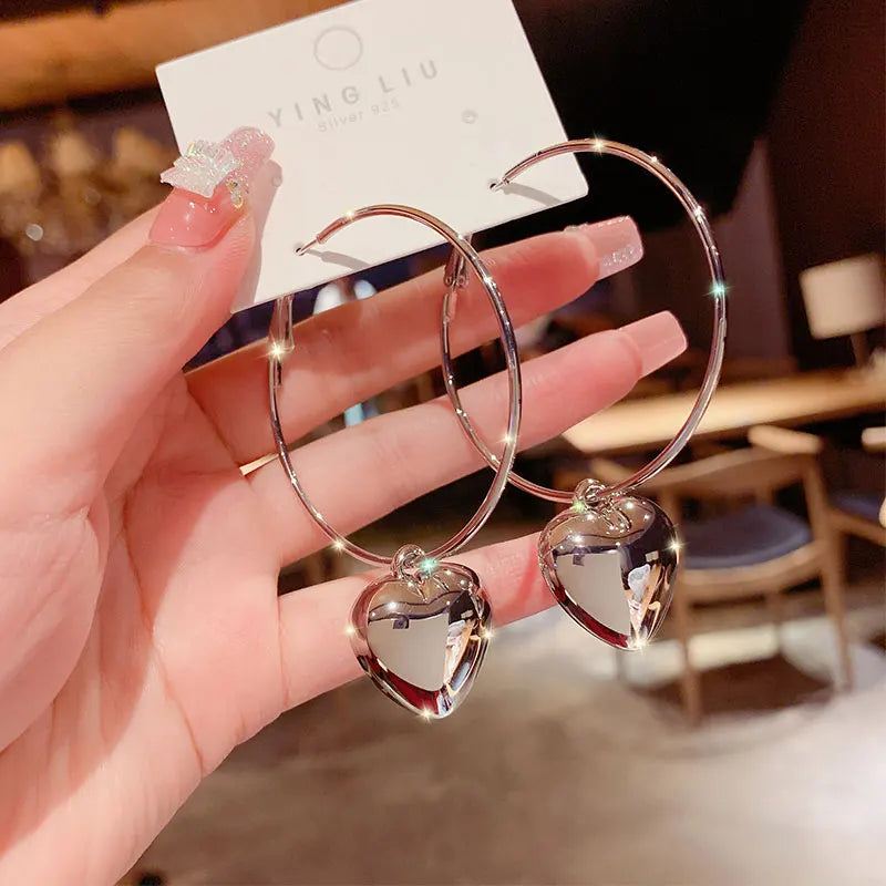 Black Rhinestone “Love” Earrings – Light Luxury Studs for Effortless Elegance