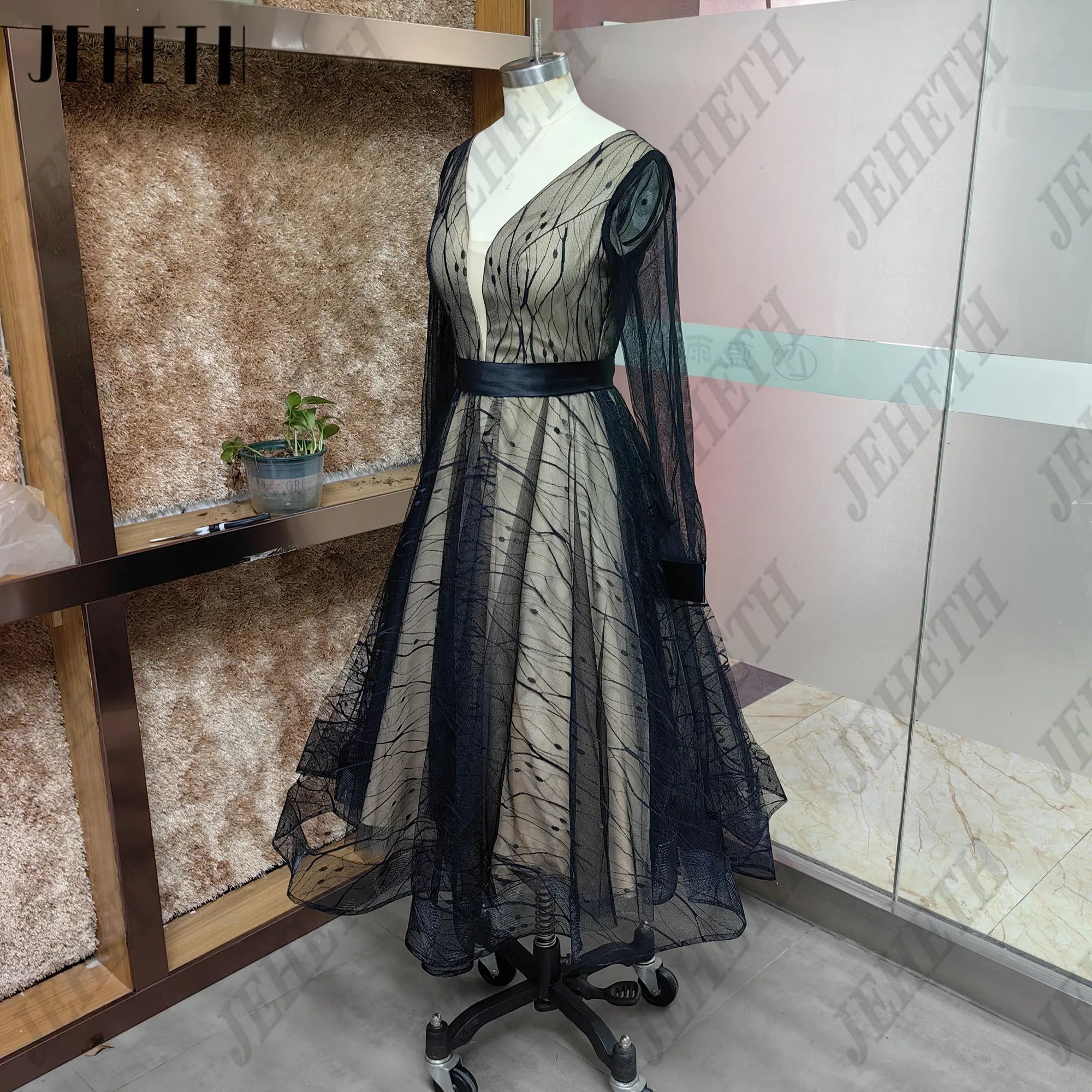 Black Long Sleeves Elegant V-Neck Bow A Line Tulle Prom Dress