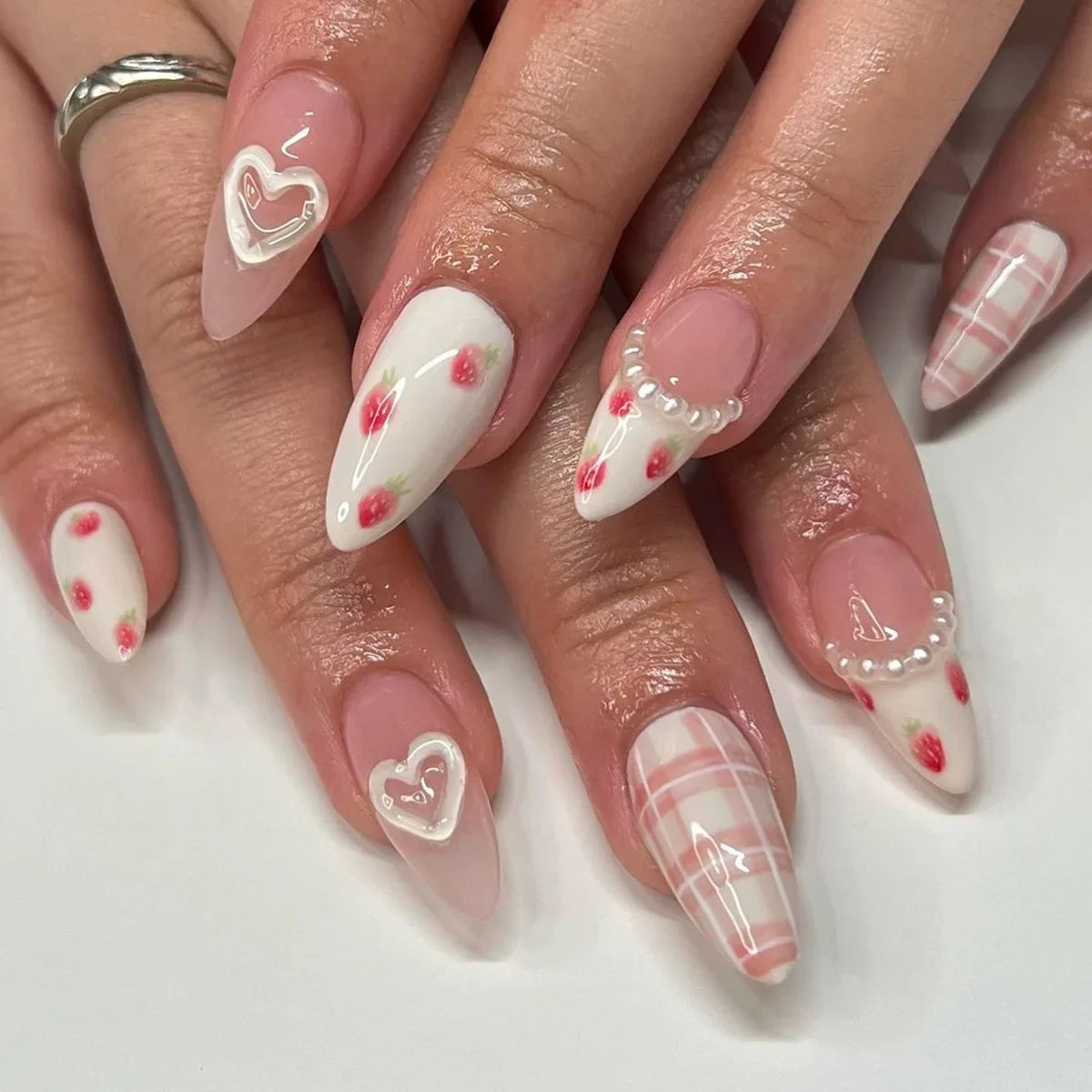 Romantic Valentine's Day Red Love Heart Charm Red Lips Almond Fake Nails