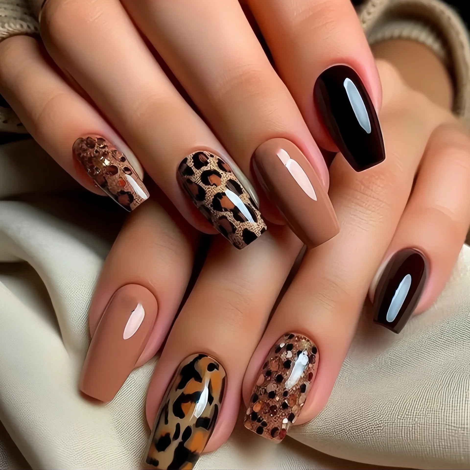 24Pcs Mid-length Square Press-On Nails with Golden Butterfly Design