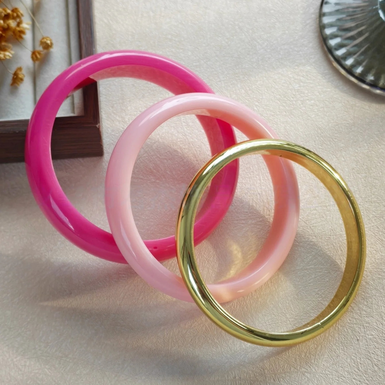 Vintage Chunky Acrylic Bangles (3‑Piece Set)