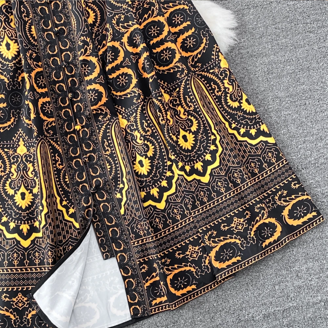 French Fashion Long Sleeve V-Neck Waist Wrapped A-line Baroque Print Dress