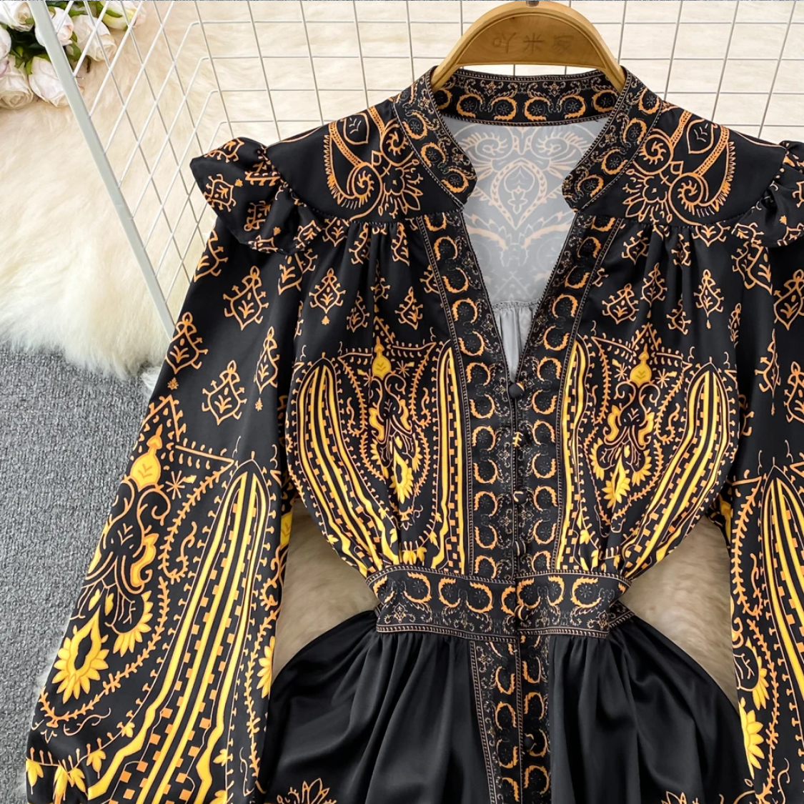 French Fashion Long Sleeve V-Neck Waist Wrapped A-line Baroque Print Dress