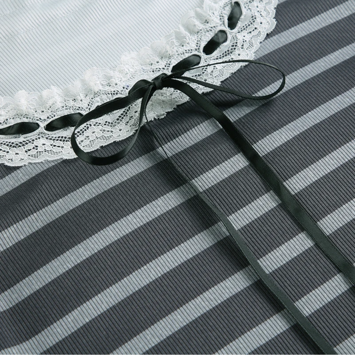 Chic Tie Lace Trim O-neck Striped Long Sleeve T-Shirt