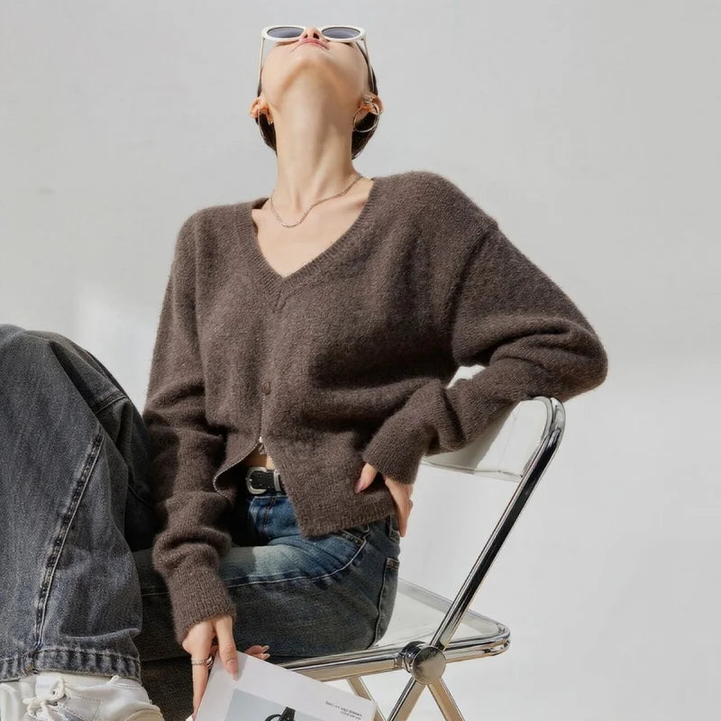 Autumn Fashion With Zipper Hem, Waist-Cinching Slim-Fit Brown V-Neck Long-Sleeved Sweater