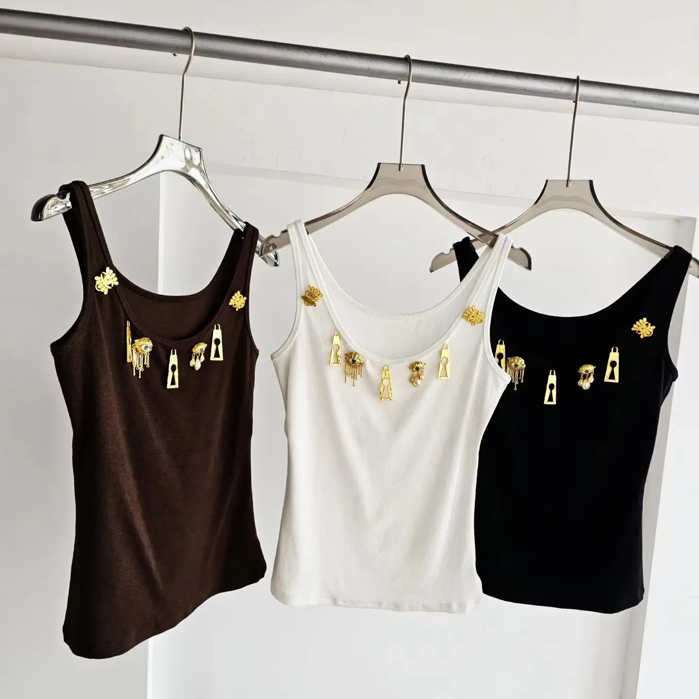 Ribbed Tank Top – Vintage Metal Detail Slim Crop Camisole for Summer Streetwear